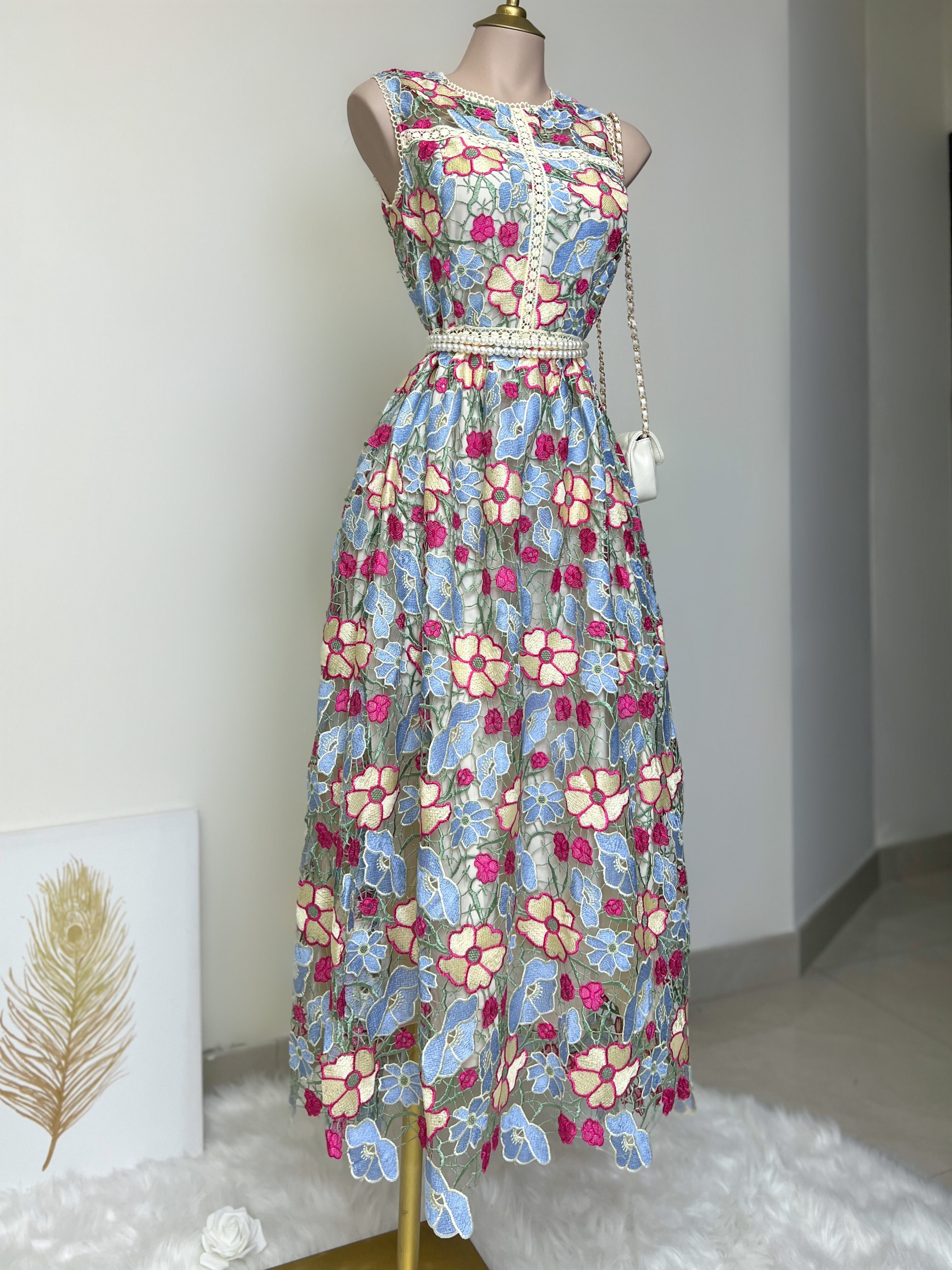 VESTIDO AZUL CON FLORES