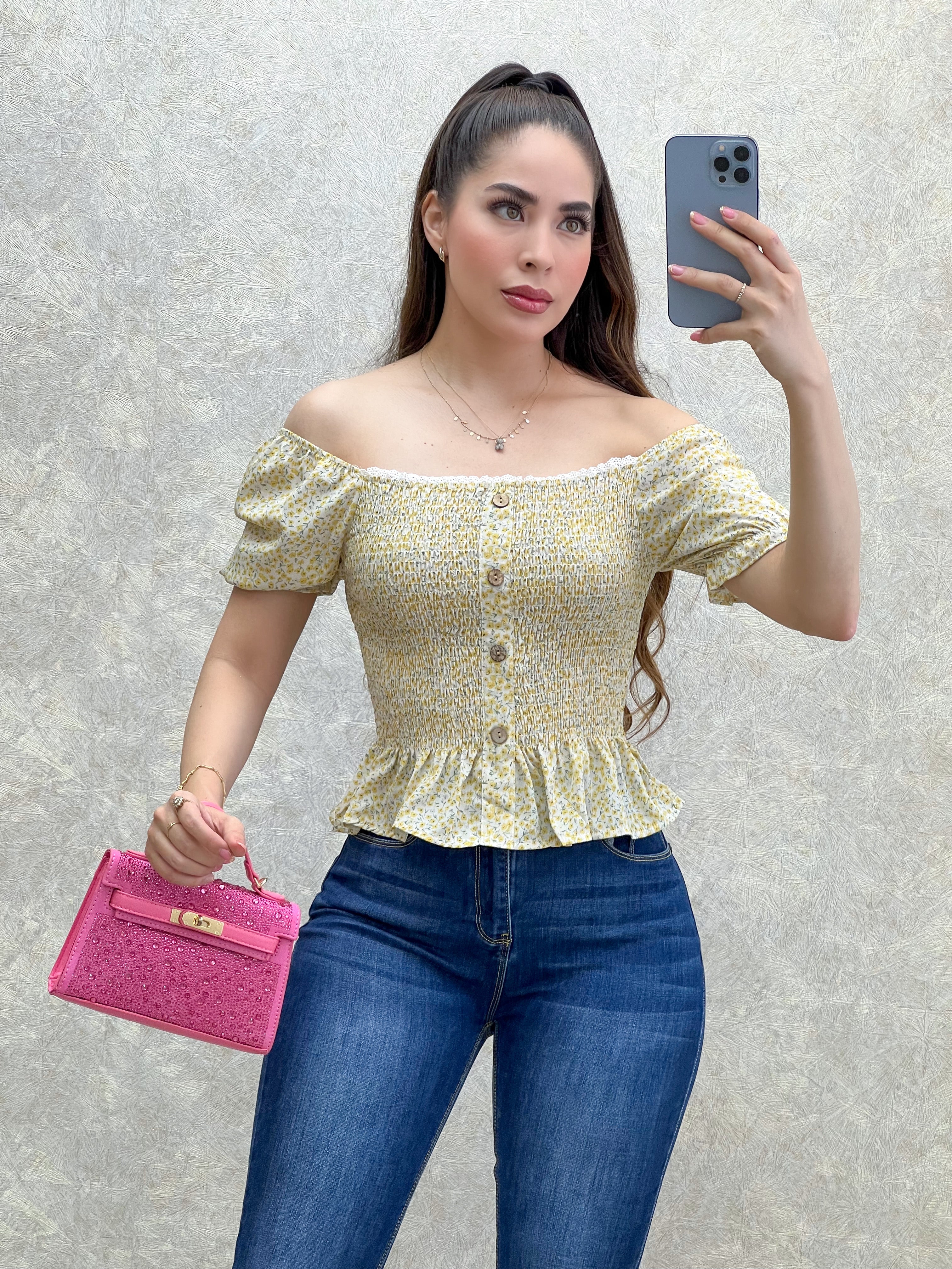 BLUSA AMARILLA CON BOTÓN