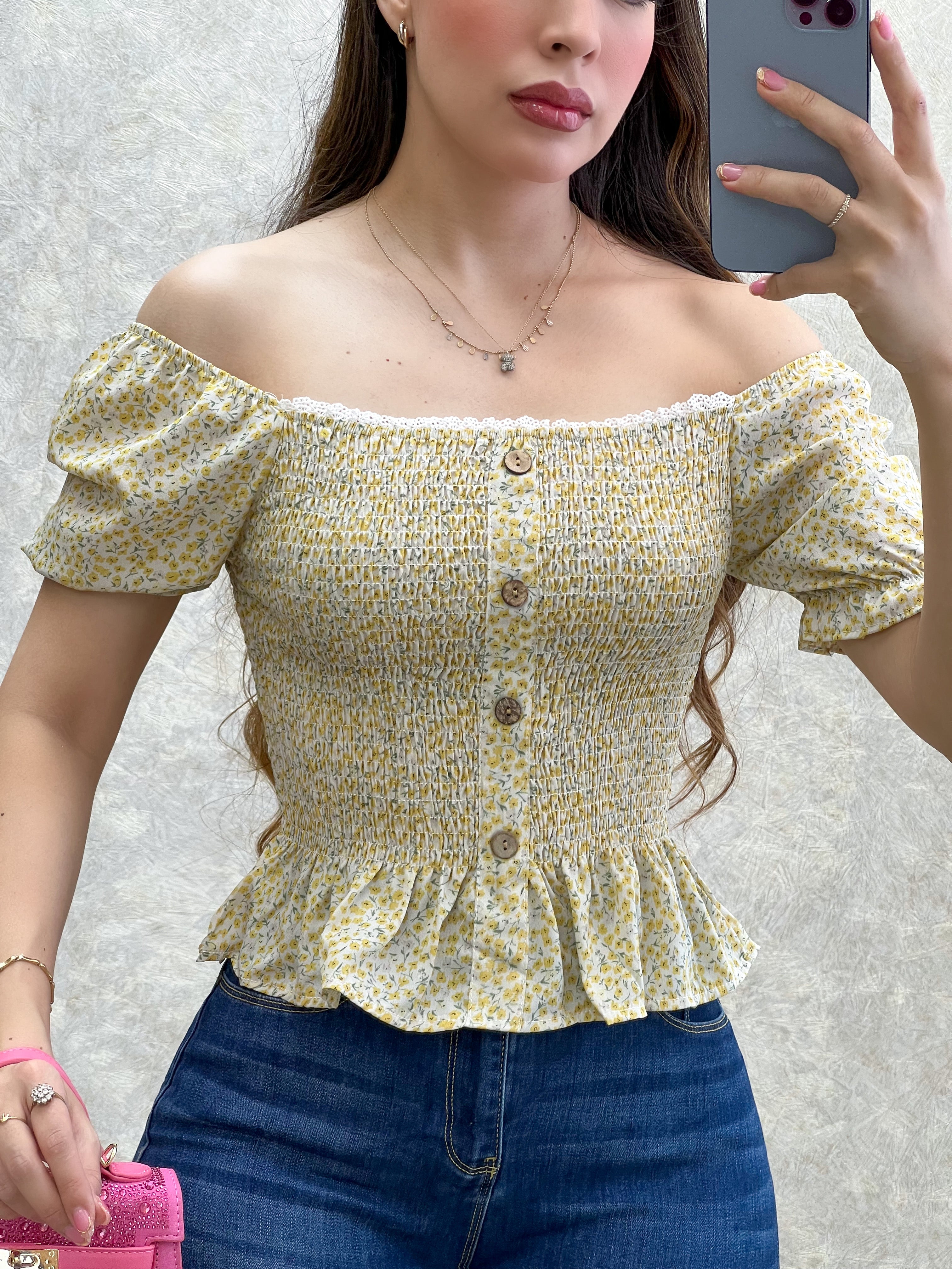 BLUSA AMARILLA CON BOTÓN