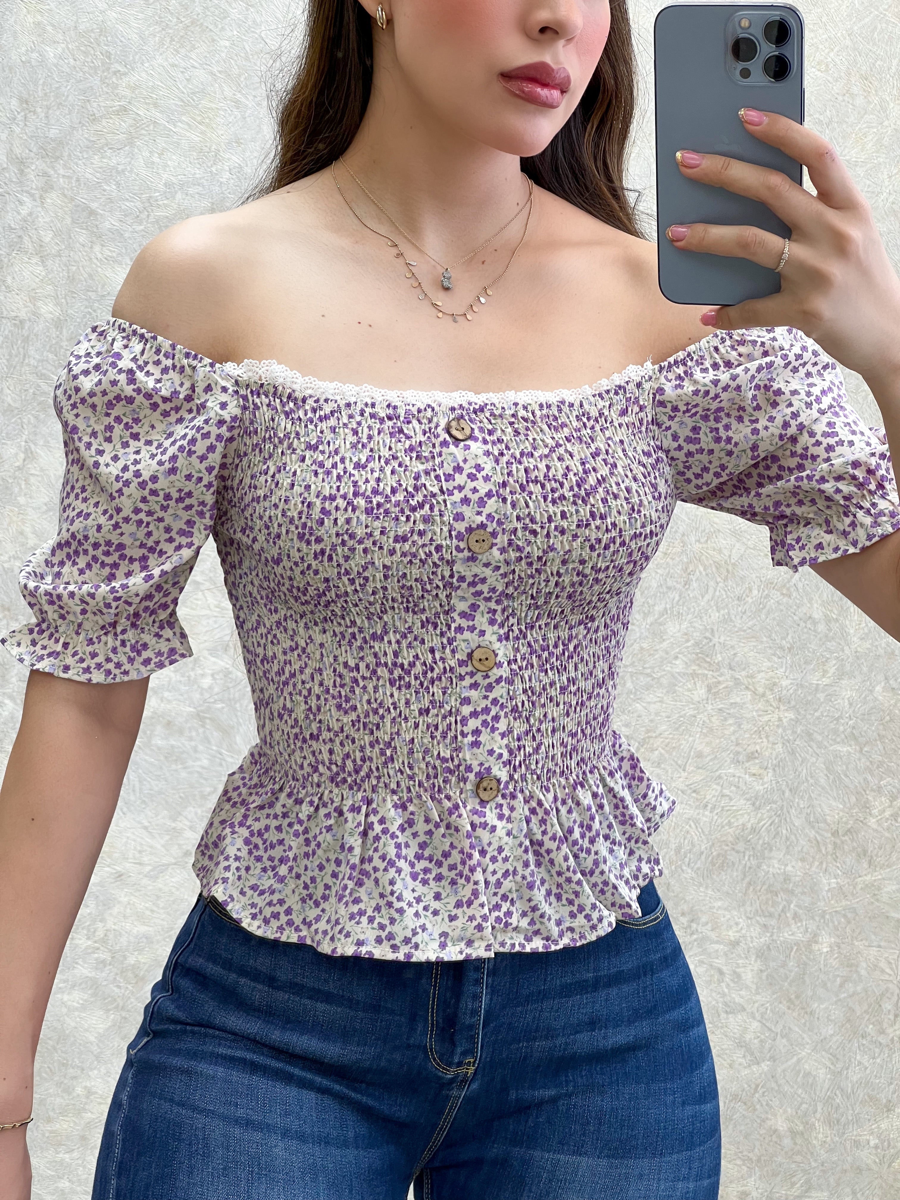 BLUSA VIOLETA  CON BOTÓN