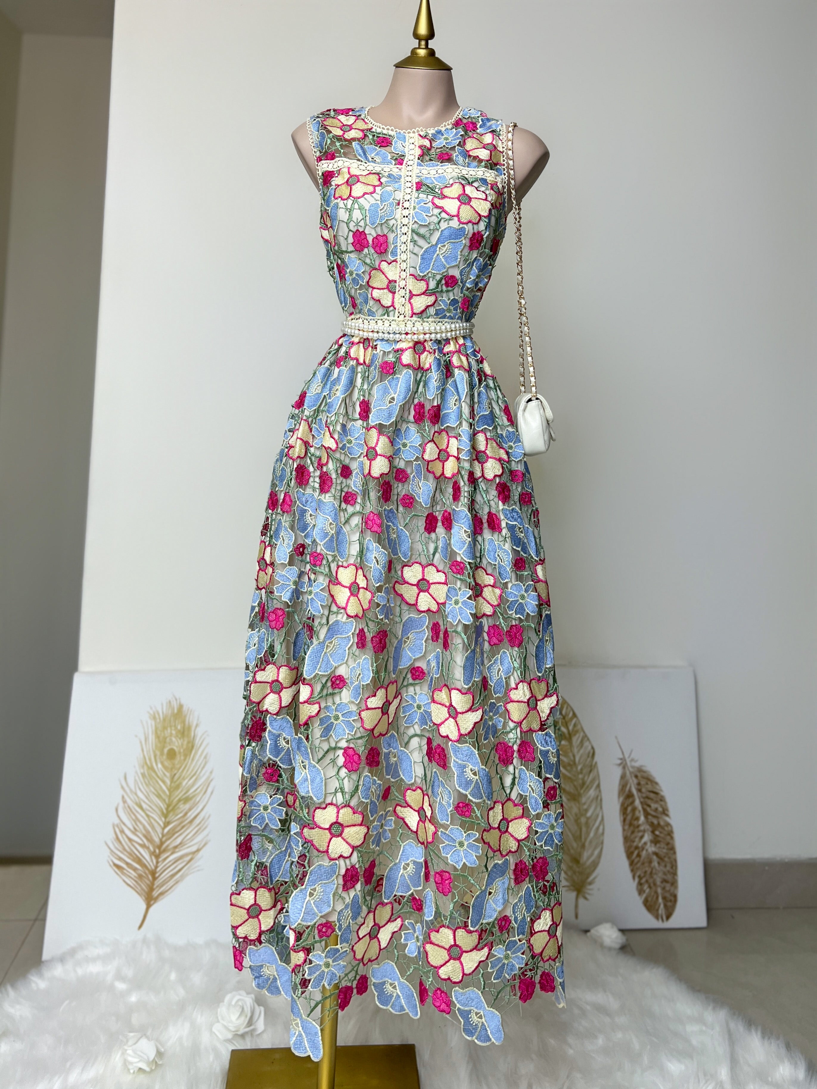 VESTIDO AZUL CON FLORES