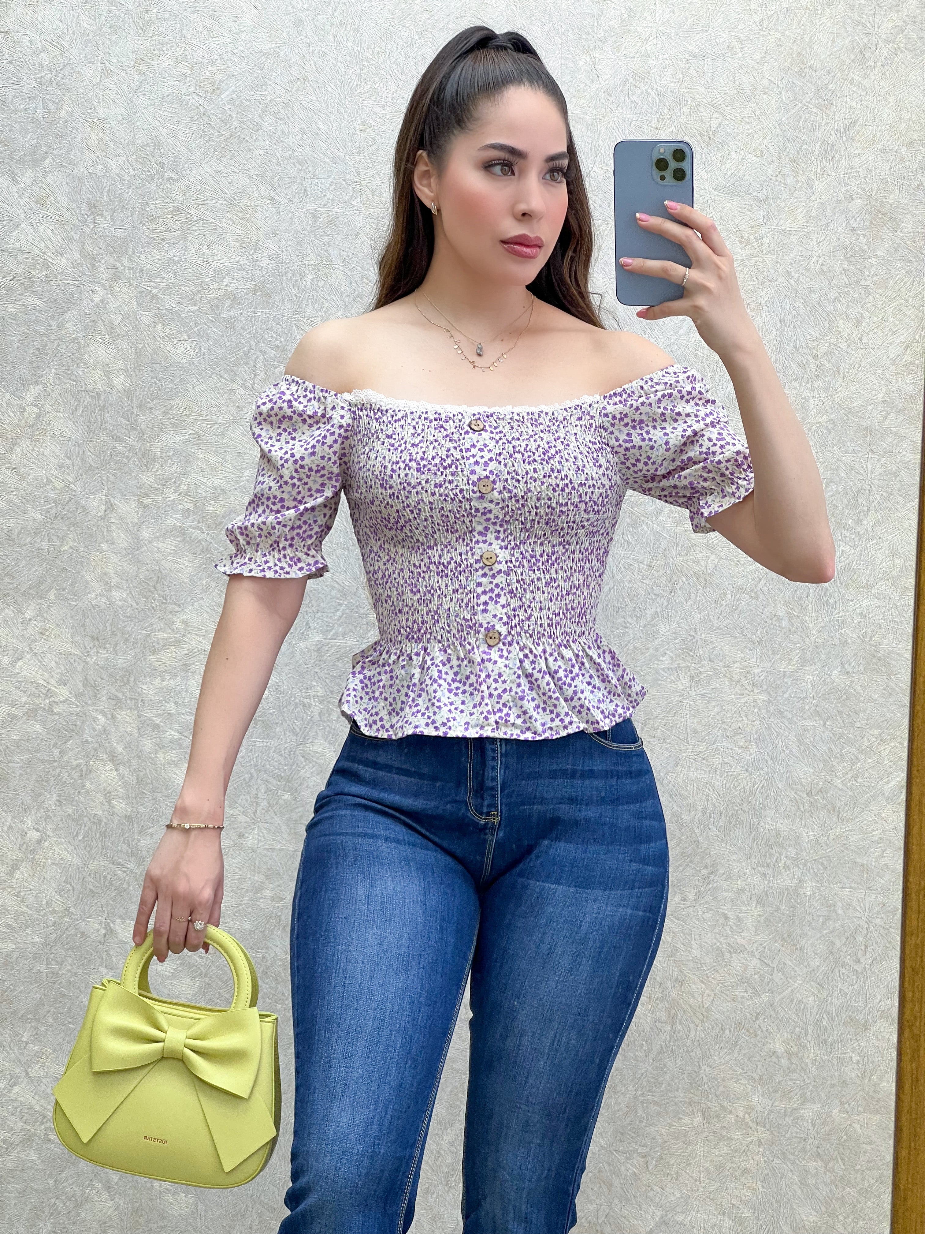 BLUSA VIOLETA  CON BOTÓN