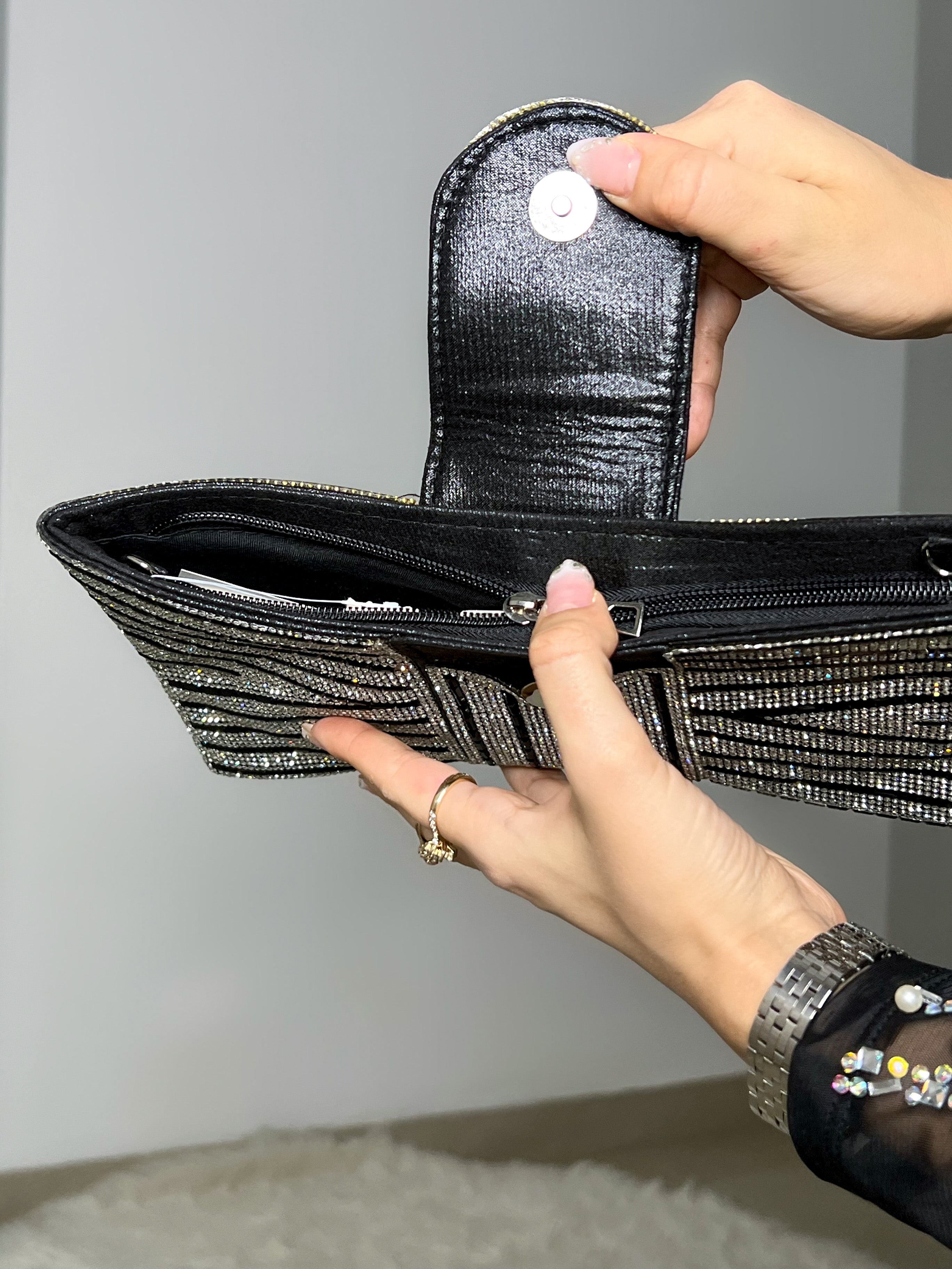 BOLSO MOÑO NEGRO Y PLATA