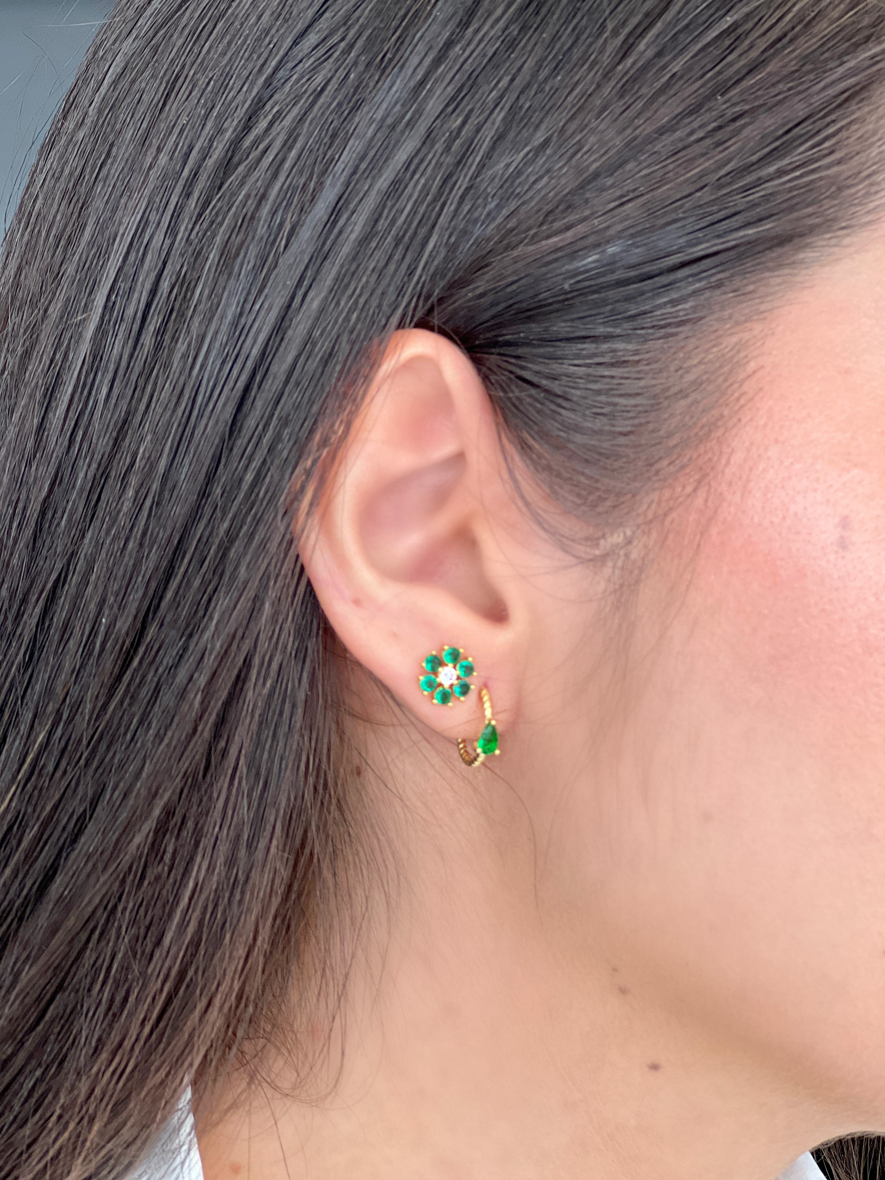 Set de piercing con piedra verde